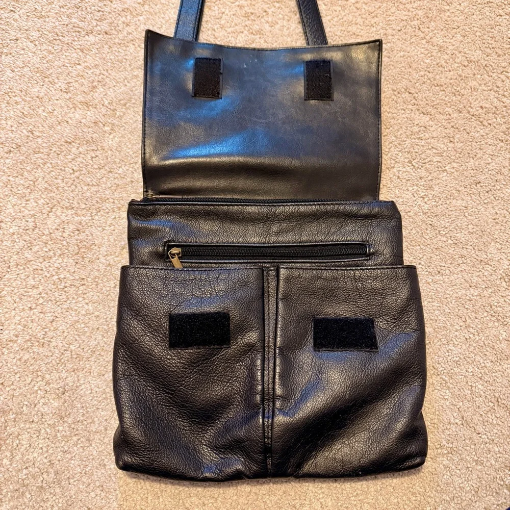 BLACK PEBBLED LEATHER CROSSBODY PURSE 🖤 - Picture 3 of 6